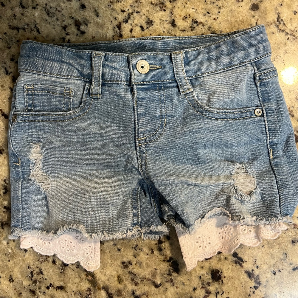 Jean Shorts with lace pocket extension